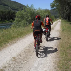 giro in bicicletta cascata