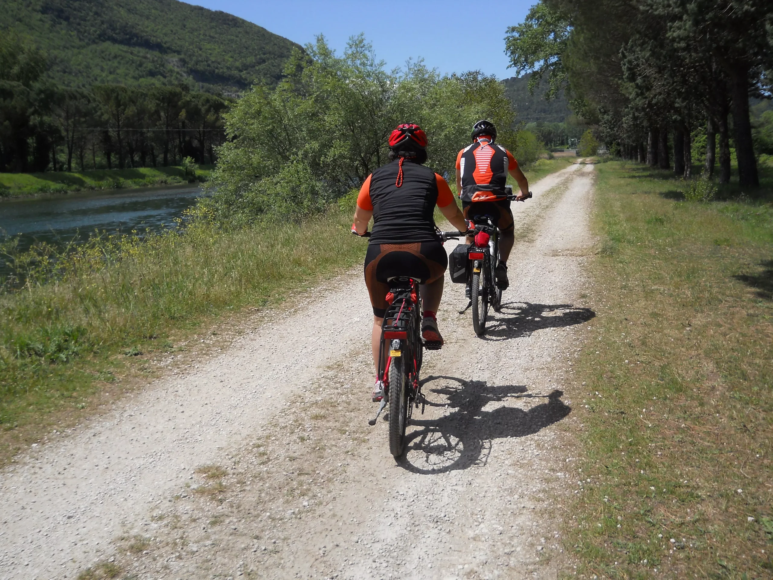 giro in bicicletta cascata